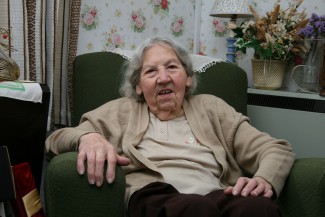 Phyllis Maple, taken at her home in Guilder Lane, where she was interviewed for the Milford Street Bridge Project. | Photo Anna Tooth