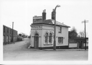 The Railway Inn / The Dusthole, in 1966.  | With kind permission of The Salisbury Museum © Salisbury Museum