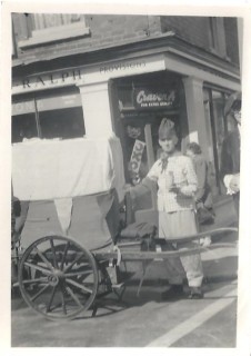 A travelling knife sharpener outside C.B. Ralph's grocer's shop at 68 Milford Street. Probably 1950s. | David Ralph