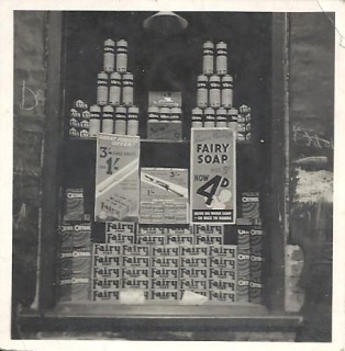 The window display at C. B. Ralph's grocer's shop, 68 Milford Street. Probably 1950s. | David Ralph